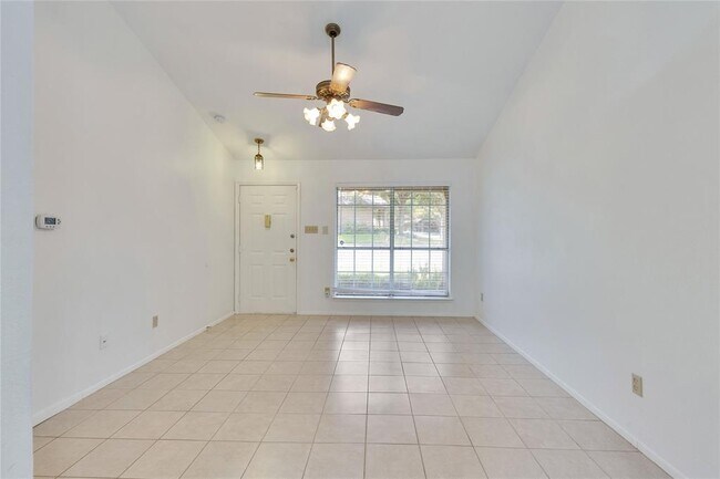 Building Photo - 1015 E Yager Ln