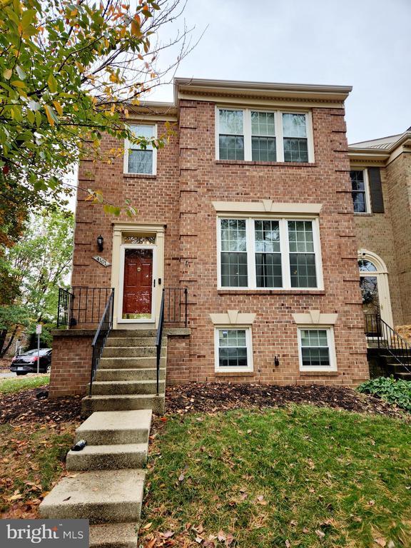 Primary Photo - 4101 Meadow Field Ct