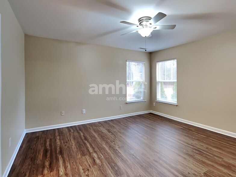 Building Photo - 3801 Satinleaf Dr