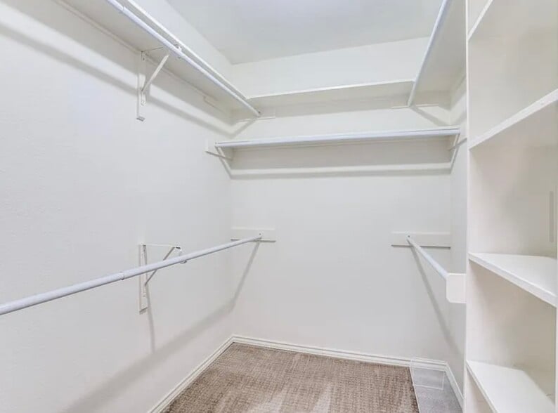 Walk in closet - 5734 Remington Park Sq