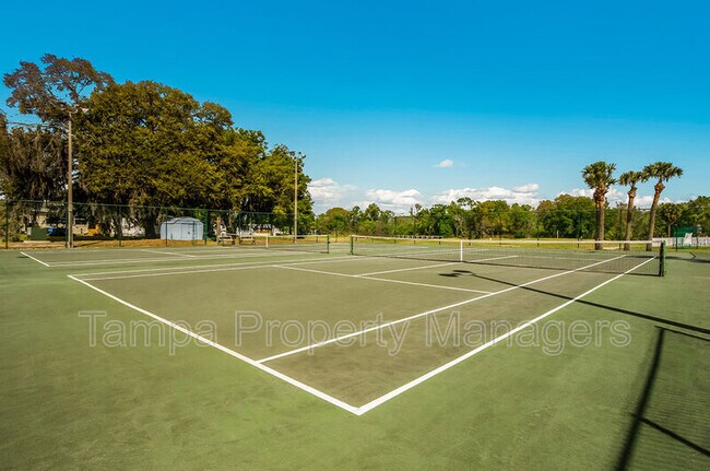 Building Photo - 242 Country Ln