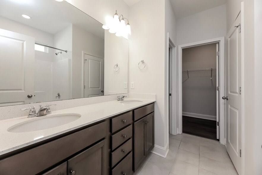 Building Photo - 123 Renwood Rd