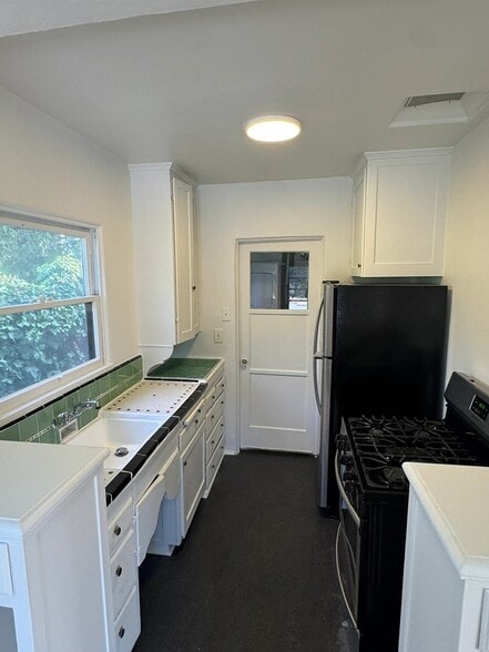 Building Photo - 826 Maltman Ave