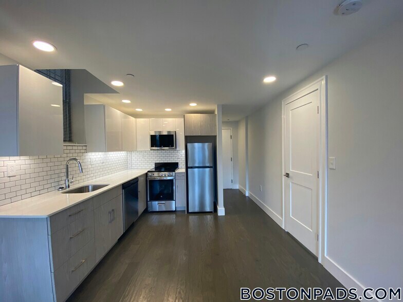 Building Photo - 98 Queensberry St