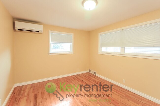 Building Photo - Stylish 4 Bedroom Steps from Shops, Cafes, and Parks