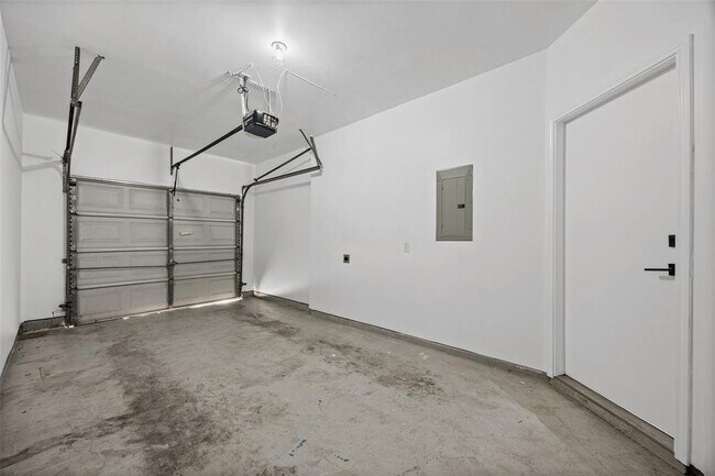 Building Photo - 4501 Whispering Valley Dr