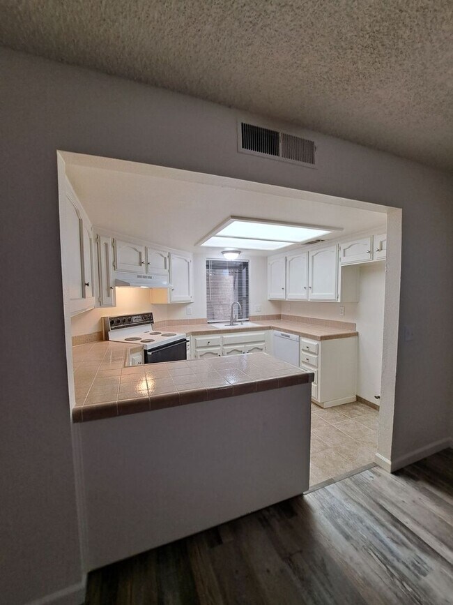 Building Photo - Stunning 2 Story Home with 3BR and a Backyard-Available Now!