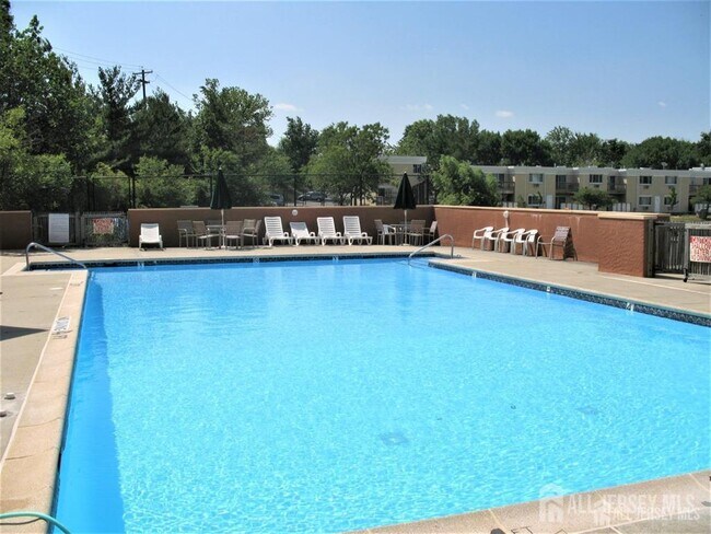 Building Photo - 18 Lake Ave