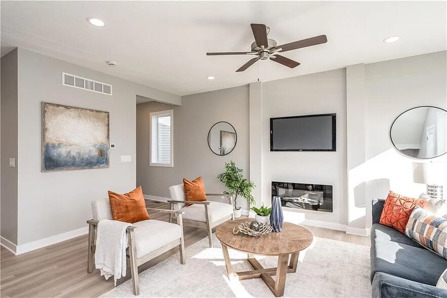 Building Photo - 15304 Goldenrod Dr