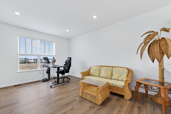 Building Photo - 25631 W Wakefield Dr