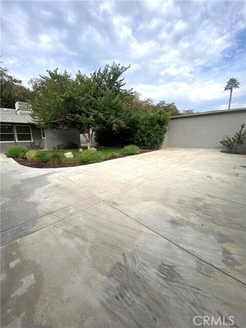 Building Photo - 656 N Vallejo Way