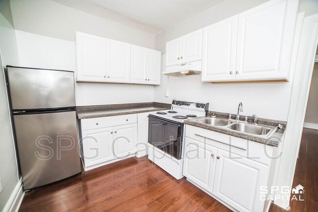 Building Photo - 28 Carlisle St