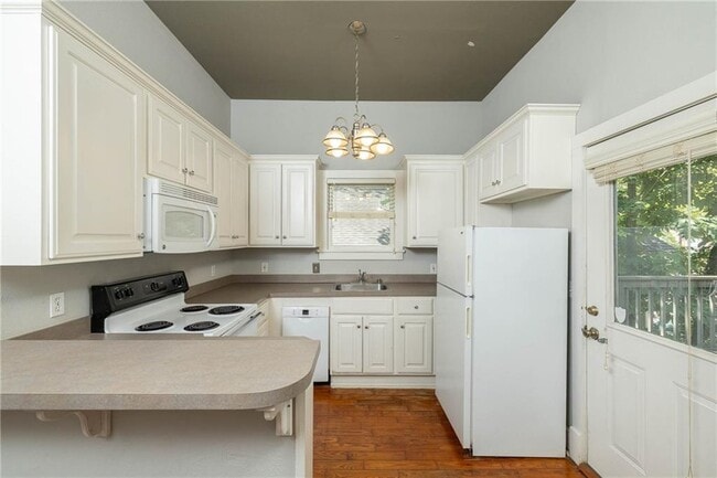 Building Photo - 347 Rollston Ave