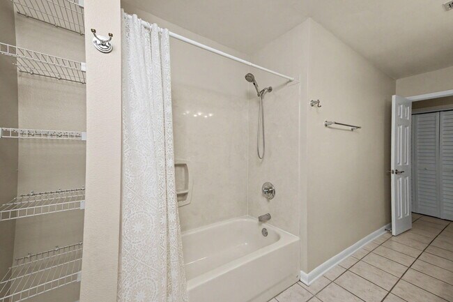 Building Photo - 6 Pinehurst Dr