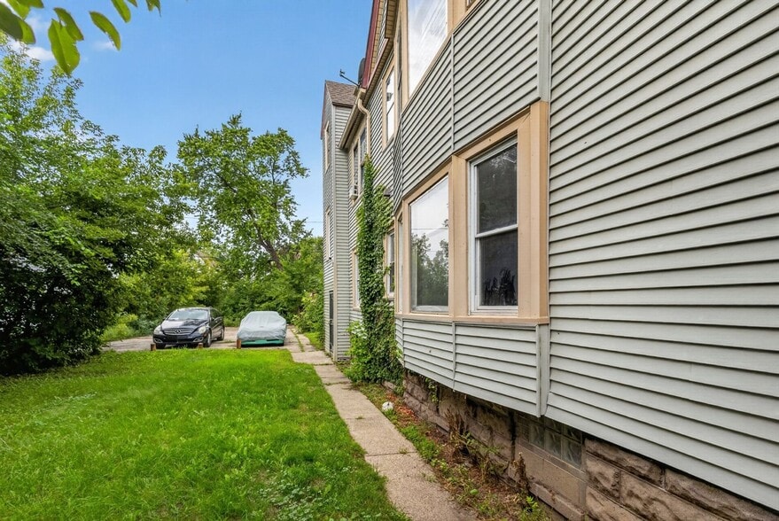 Building Photo - 2335 N 16th St