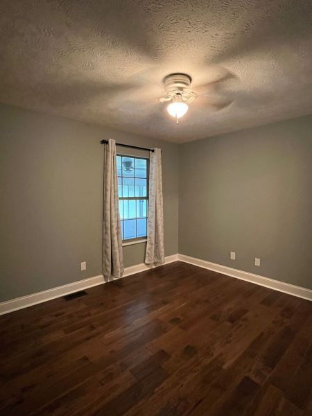 Building Photo - All updated Farragut ranch home in a great...