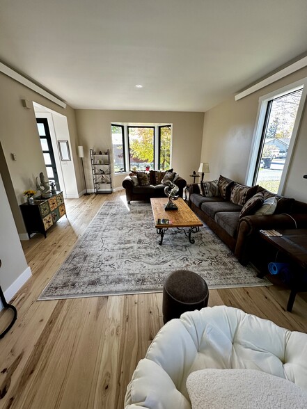 Living room view - 1525 W Pinto Dr