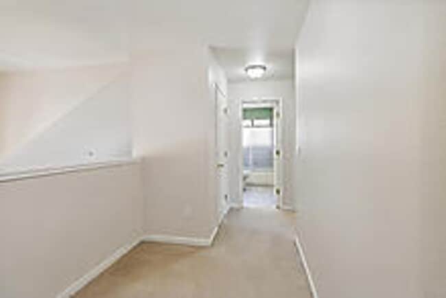 Building Photo - Beautiful 3 Bedroom Home-$750.00 Off 1st M...