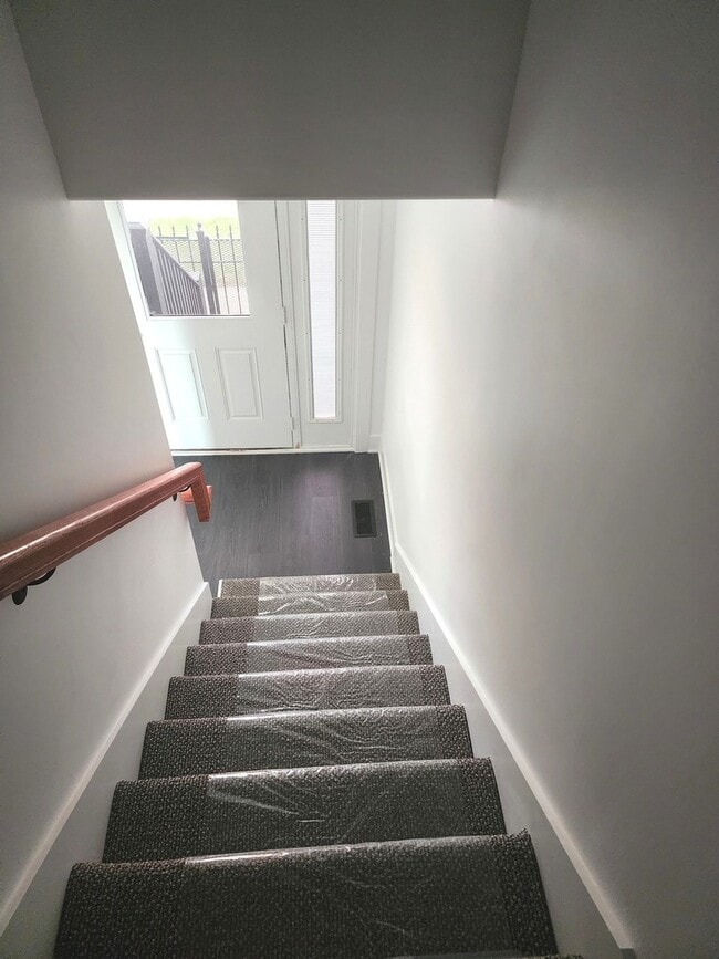 Building Photo - 243 W Swann St