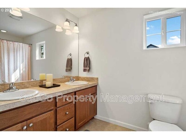 Building Photo - 5032 SW 207th Pl