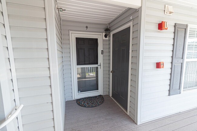 Building Photo - 4850 Meadowsweet Dr