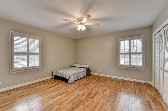 Building Photo - 8 Highland Ln