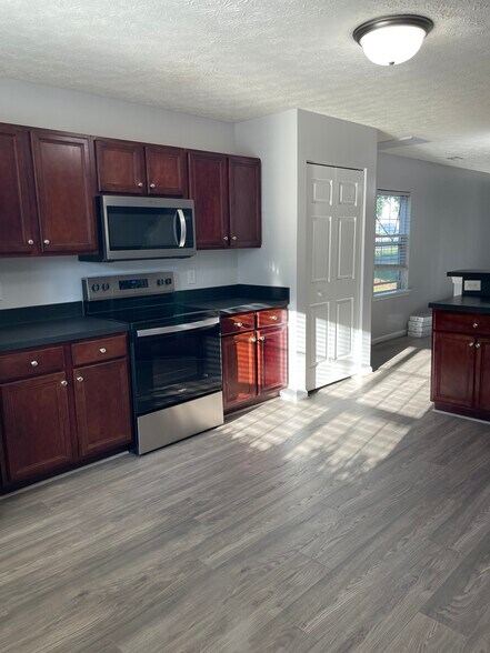 Building Photo - 5226 Malik Dr