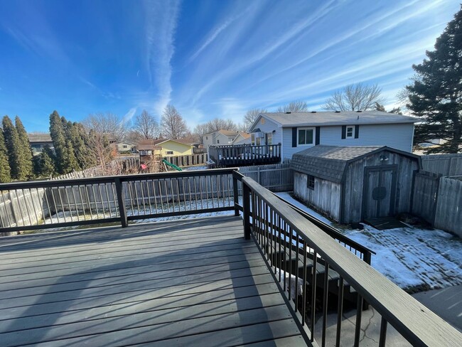 Building Photo - 2 bd/1.5 Bath Townhome FOR RENT!!