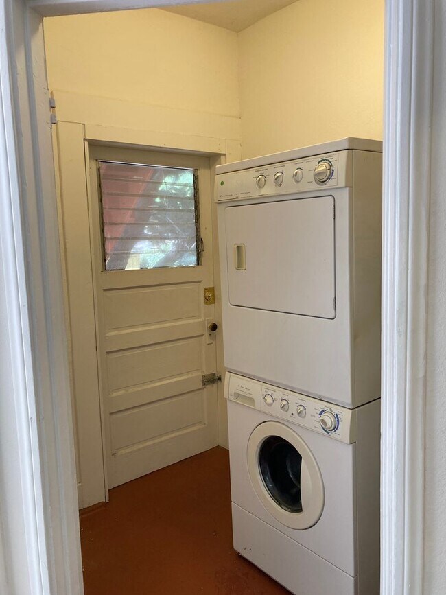 Building Photo - 1015 3/4-929 W Kensington Rd