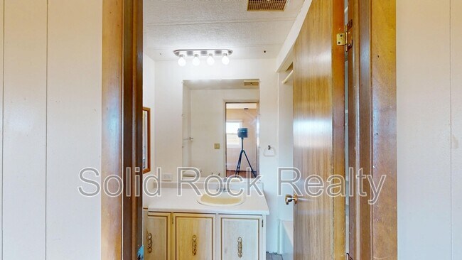 Building Photo - 9815 N Log Rd