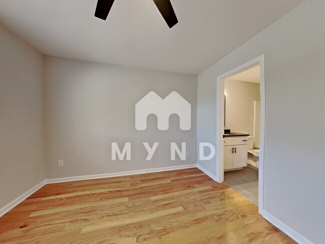 Building Photo - 632 Rush St