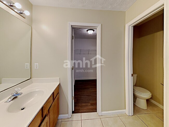 Building Photo - 320 Lazy Willow Lane
