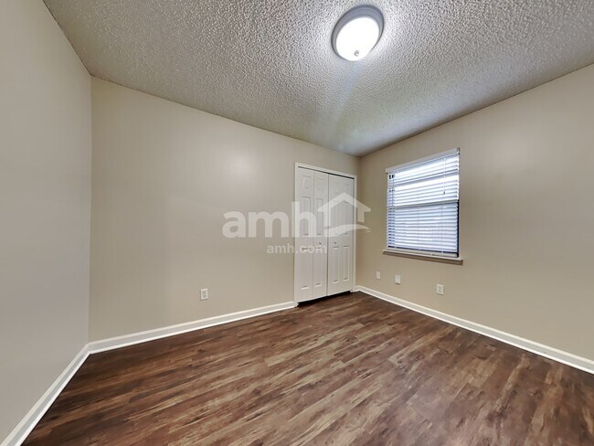 Building Photo - 2483 Ambrosia Dr