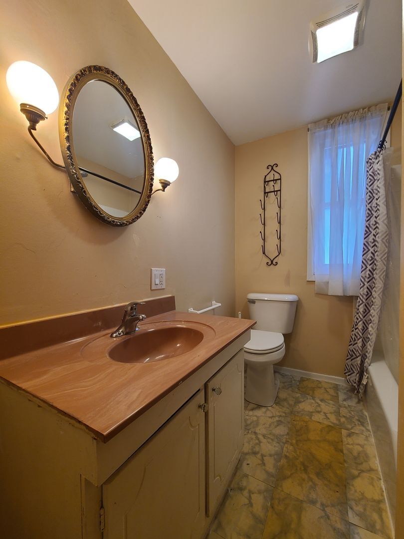 Building Photo - 621 State St