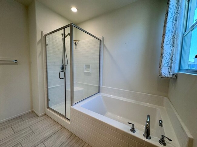 Building Photo - 4 bedroom single story Spencers Crossing h...