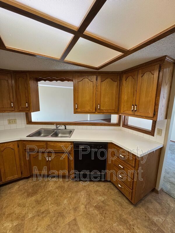 Building Photo - 510 E Elm St