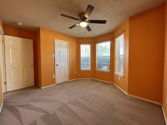 Building Photo - Beautiful House Located On Cul-De-Sac & Down The Street From Park!