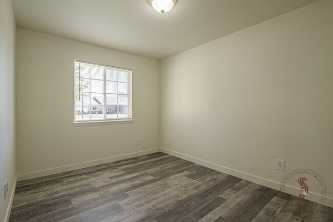 Building Photo - 2983 Summerbrook Dr