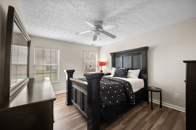 Building Photo - Gorgeous 3-bedroom, 2-bathroom ranch-style home