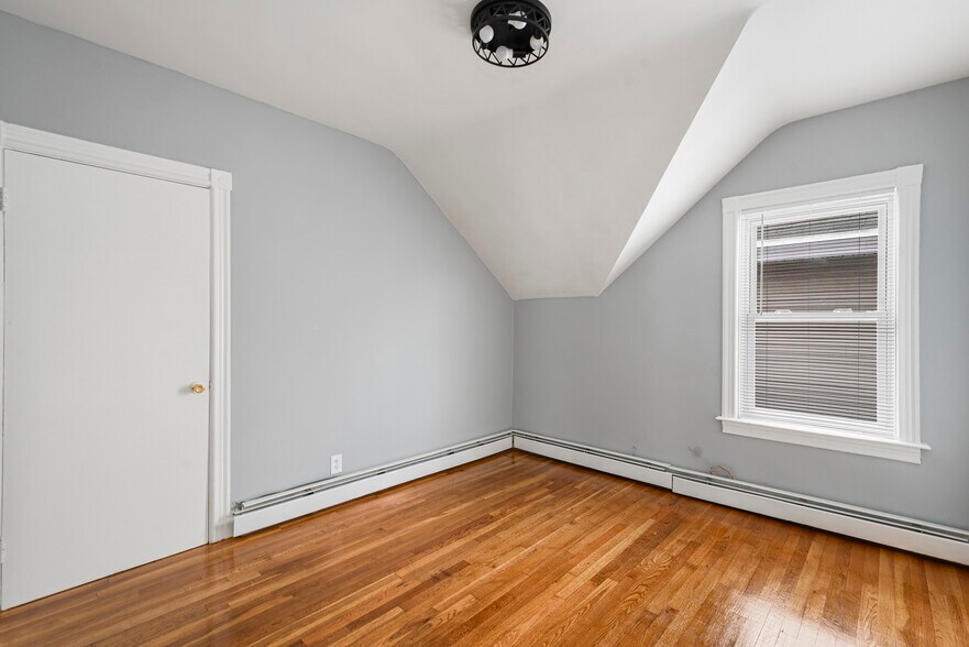 Building Photo - 73 Robin St