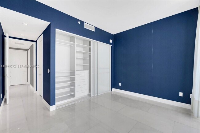 Building Photo - 16901 Collins Ave