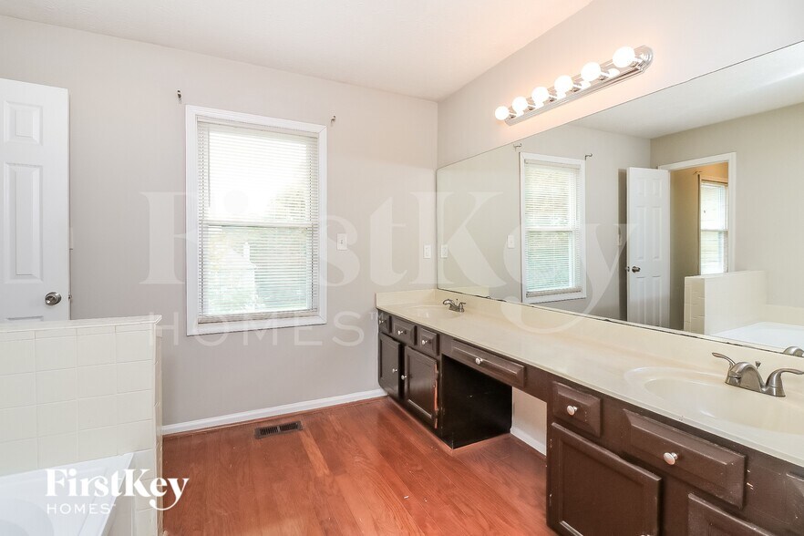 Building Photo - 1827 Hickory Creek Ct NW