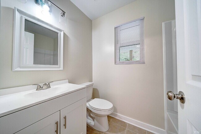 Building Photo - FRESHLY RENOVATED 2 Bed apartment in Lynn ...