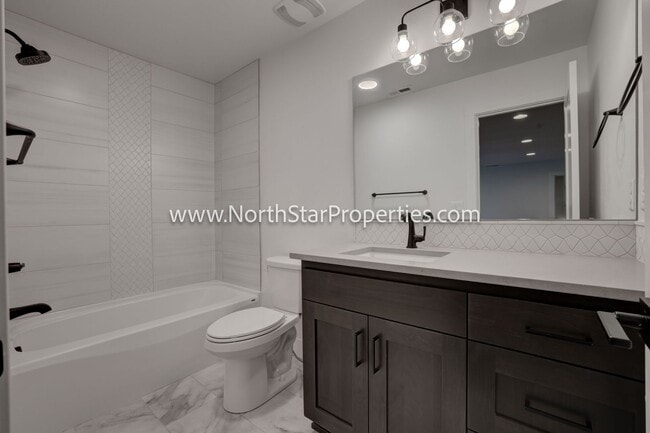 Building Photo - Beautiful home in NW Bend