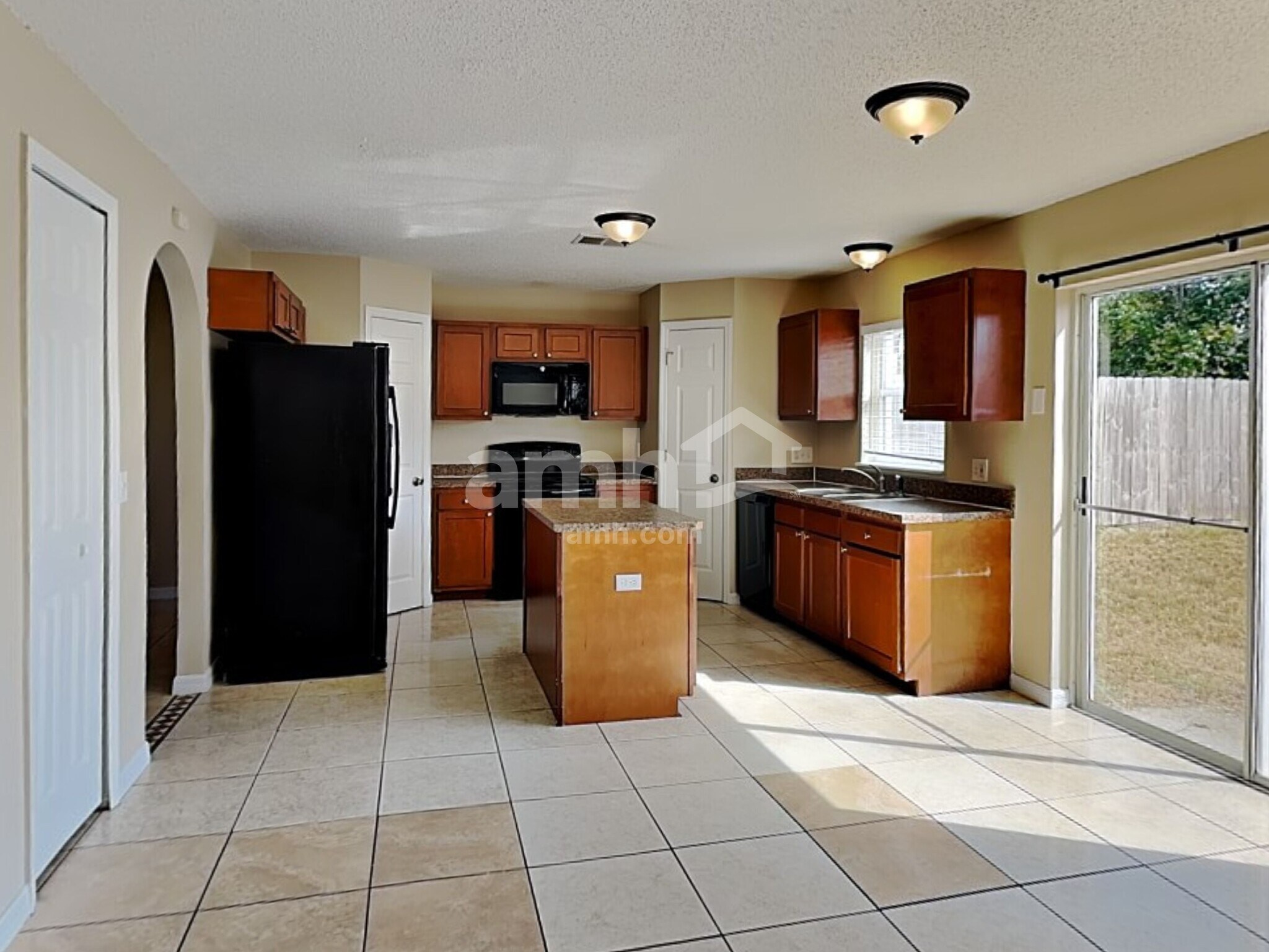 Building Photo - 16000 Wilkinson Dr