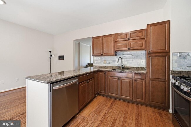 Building Photo - 7676 Helmsdale Pl