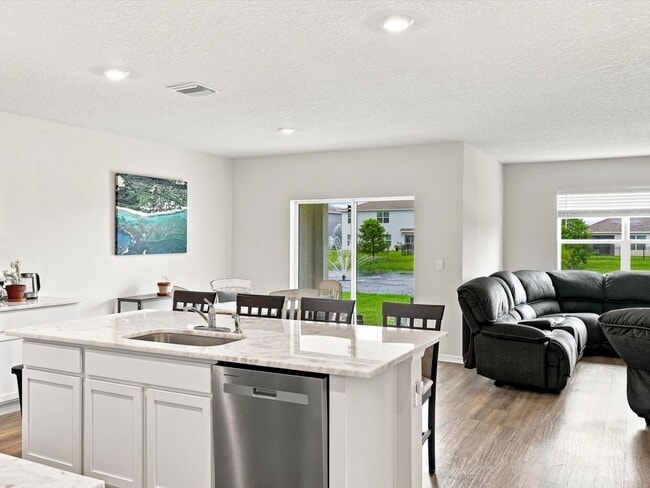 Building Photo - Unfurnished Annual Rental