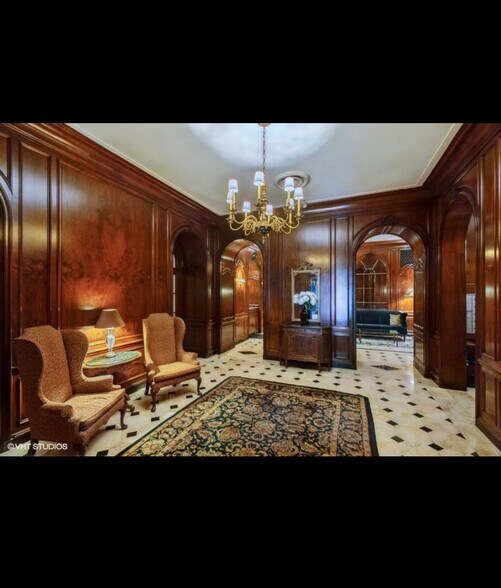 Lobby - 2000 N Lincoln Park W