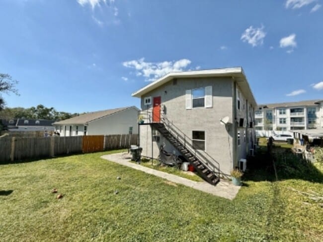 Building Photo - 1045 11th Ave NW