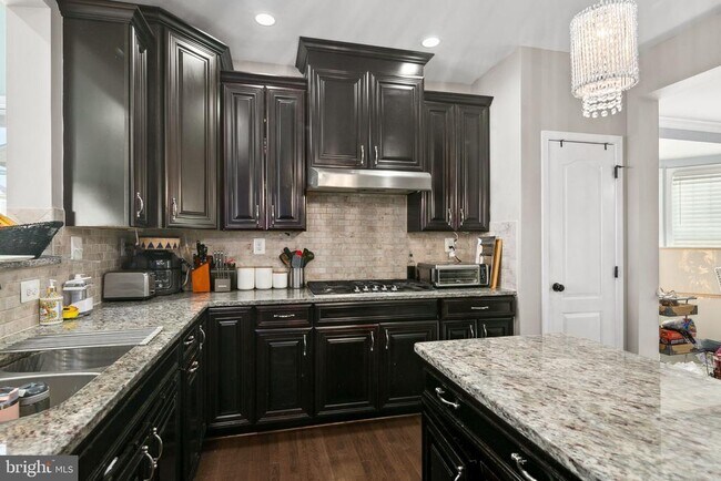 Building Photo - 42888 Southview Manor Dr